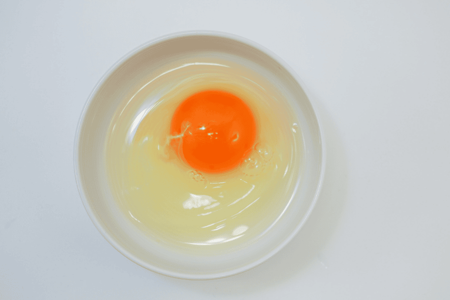 Lòng trắng trứng giúp cải thiện độ săn chắc trên bề mặt da 