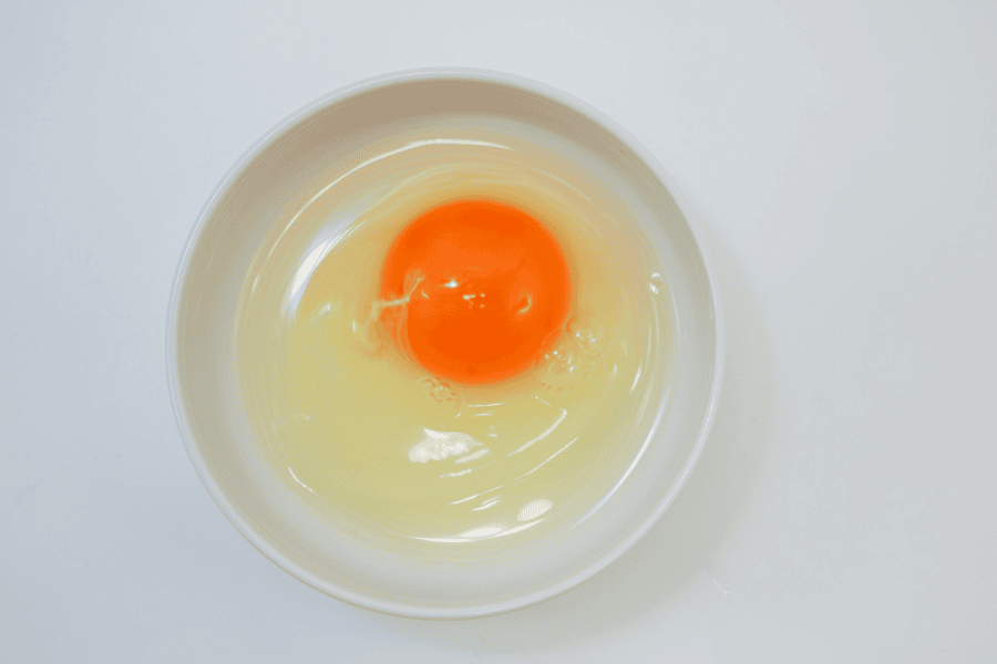 Lòng trắng trứng giúp làm săn chắc cùng mịn màng