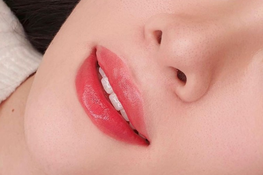 mực xăm môi kéo dài thời gian bám màu trên môi