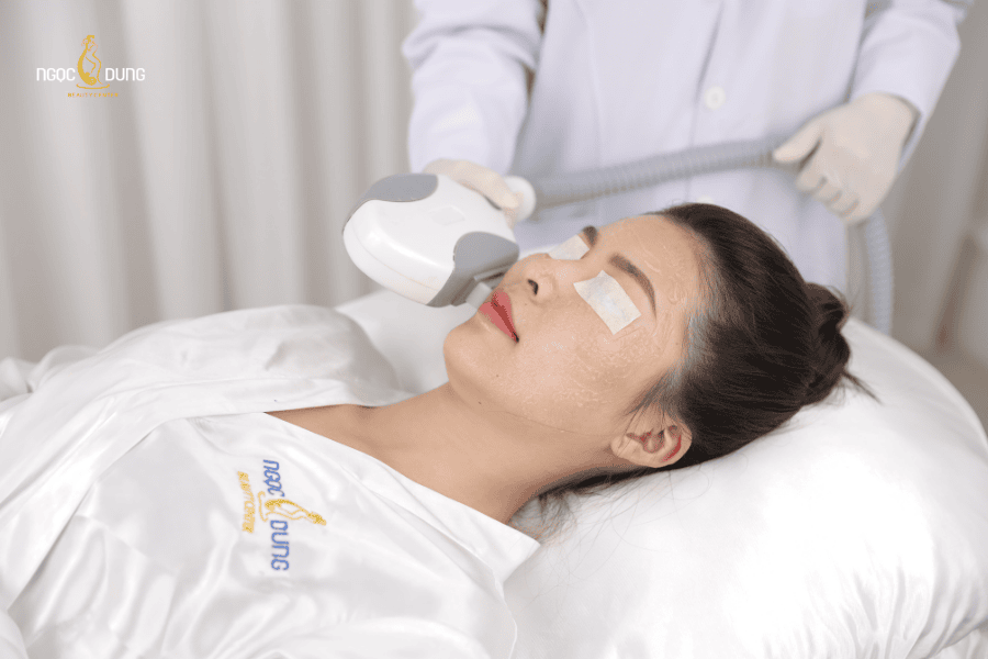 Các bước chăm sóc, skincare cho da dầu mụn sáng và tối chuẩn 18 Laser là công nghệ hiện đại được nhiều khách hàng tin tưởng tại Ngọc Dung