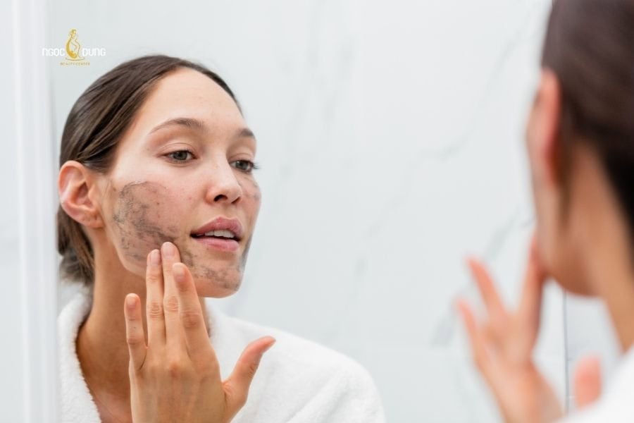 Luôn luôn theo dõi sức khỏe làn da trong quá trình peel để có hướng phục hồi phù hợp