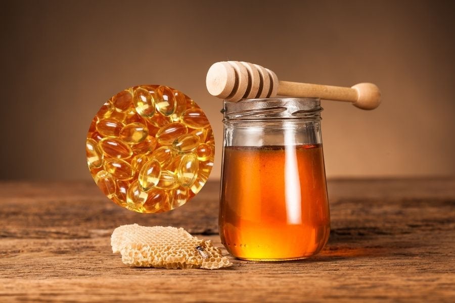 Sử dụng vitamin E và mật ong đều đặn có thể giúp da mềm hơn, giảm cảm giác khô ráp