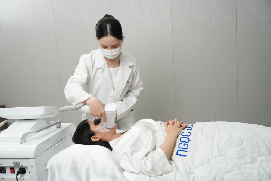 Ngọc Dung mang đến giải pháp trị mụn thâm nhanh chóng với Laser siêu vi điểm
