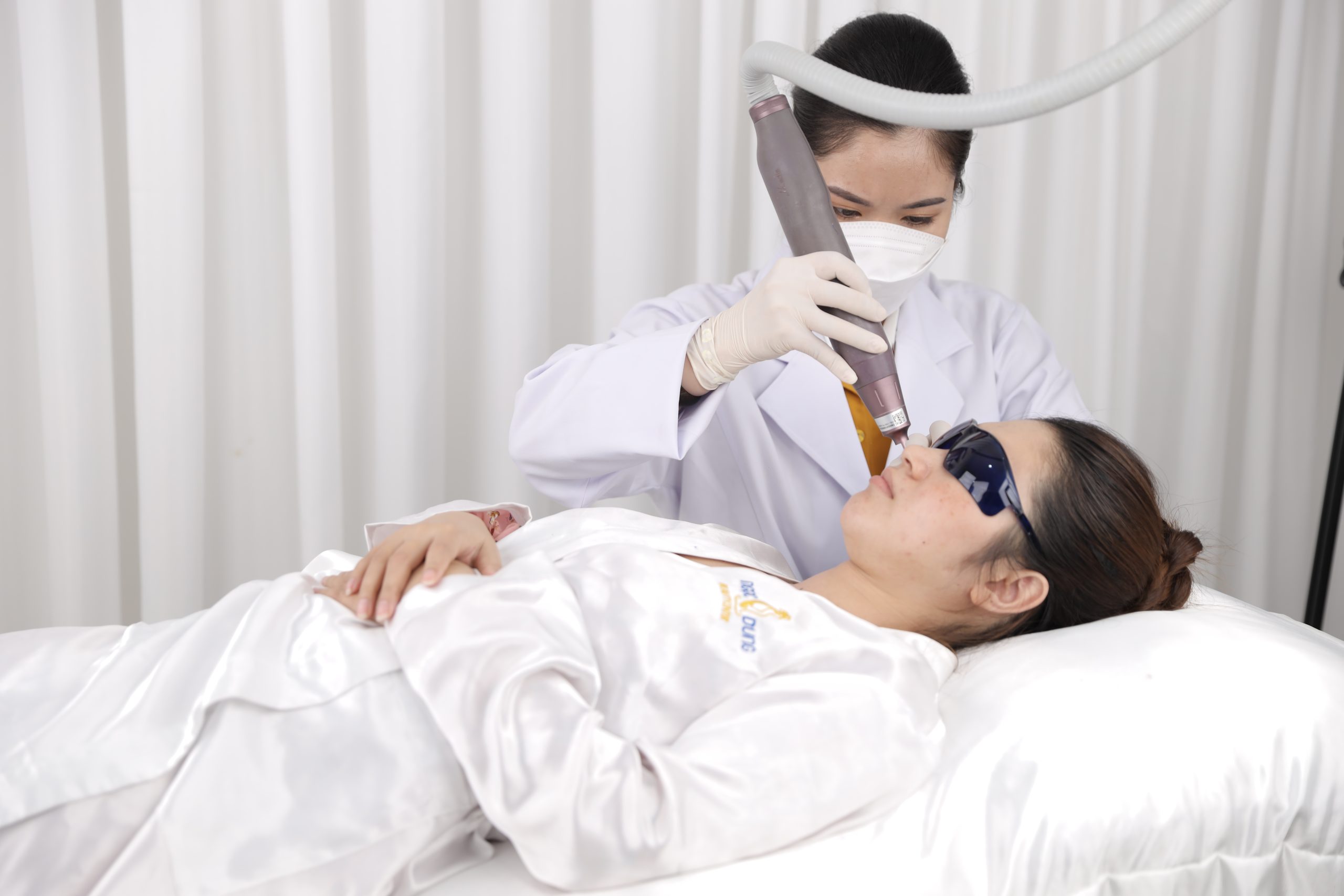 Nguyên nhân và cách trị mụn cám ở mũi tận gốc, nhanh chóng 13 Trị mụn cám ở mũi an toàn hiệu quả với Ngọc Dung Beauty