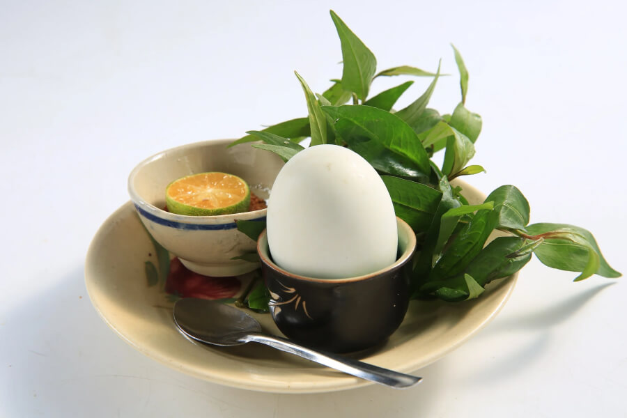 1 quả trứng vịt lộn chứa bao nhiêu calo