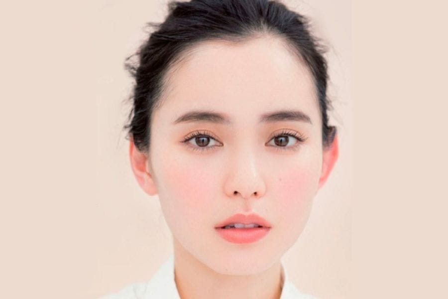 Gương mặt trái xoan phù hợp với hầu hết các kiểu dáng chân mày