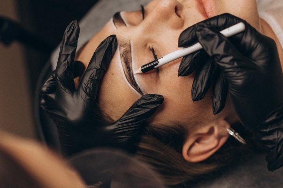 Cách khắc phục lông mày giao nhau bằng công nghệ điêu khắc