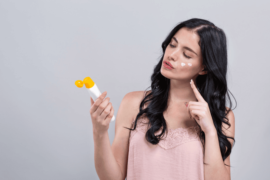 Chống nắng tuyệt đối để tránh thâm sạm sau bỏng da do peel