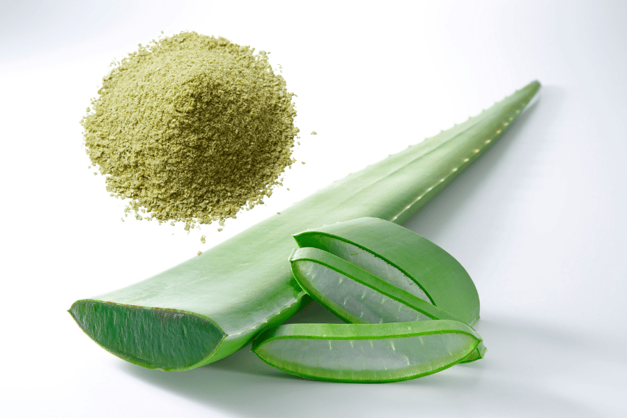 Nha đam và trà xanh hỗ trợ làm dịu da và giúp da sáng khỏe hơn