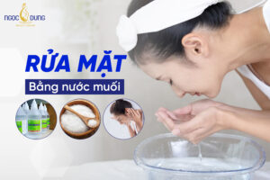rửa mặt bằng nước muối sinh lý