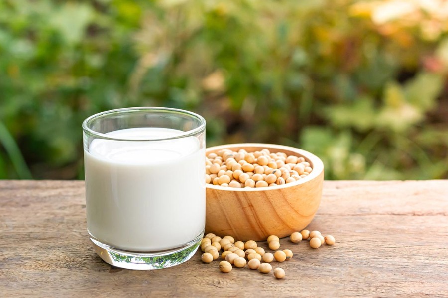 Sữa đậu nành không chứa cholesterol và chứa các thành phần giúp ngăn ngừa cholesterol có hại cho sức khỏe