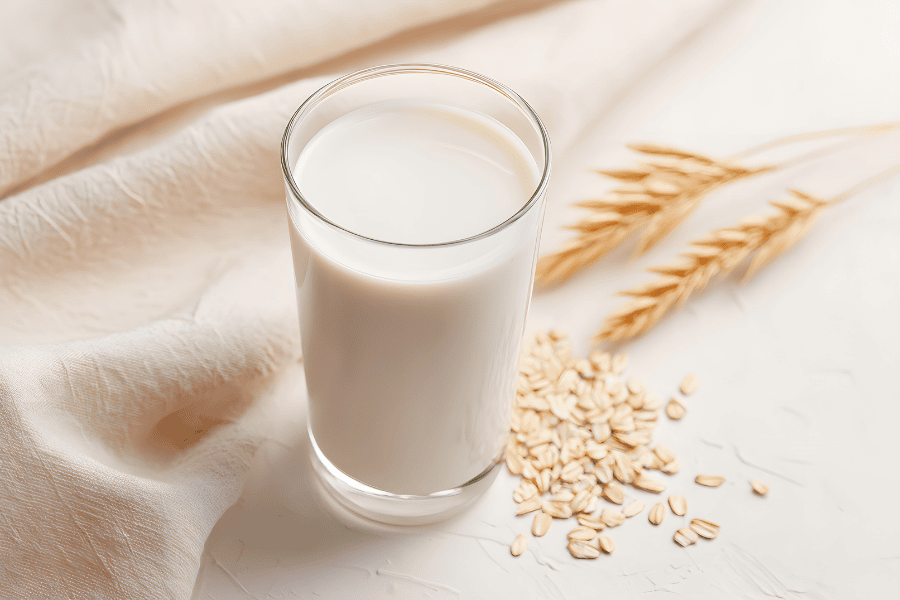 Sữa tươi không đường được sử dụng để trị thâm mụn vì có kết cấu nhẹ và dễ kết hợp với các nguyên liệu khác 