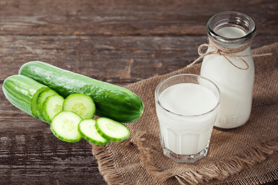 Sữa tươi và dưa leo giúp làm dịu da và giảm thâm mụn đáng kể