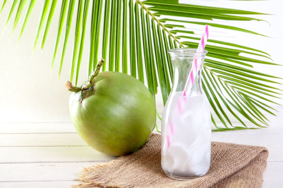 Uống nước dừa giúp da hồng hào, tươi sáng 