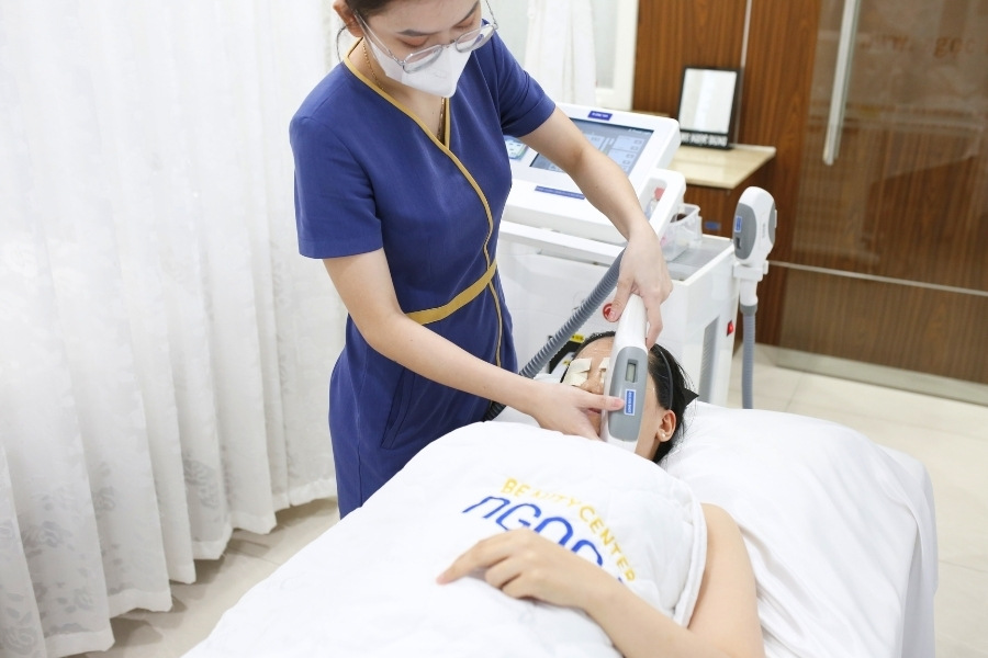 Dùng laser chữa mụn thịt ở mũi là phương pháp điều trị phổ biến nhất hiện nay