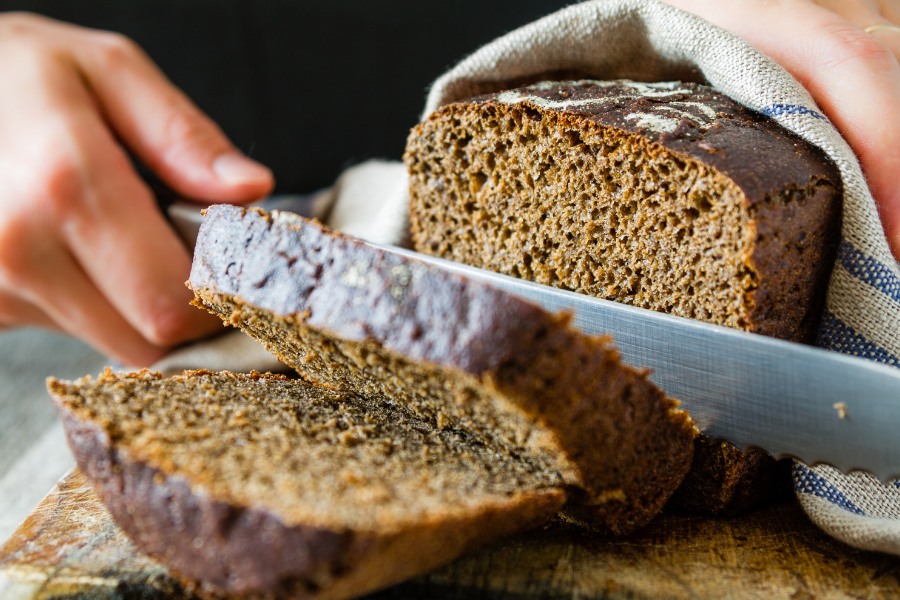 Bánh mì lúa mạch thường có ít chất béo và calo, tạo điều kiện thuận lợi cho quá trình giảm cân