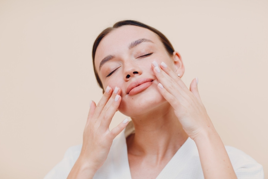 massage mặt còn giúp thúc đẩy quá trình tuần hoàn máu