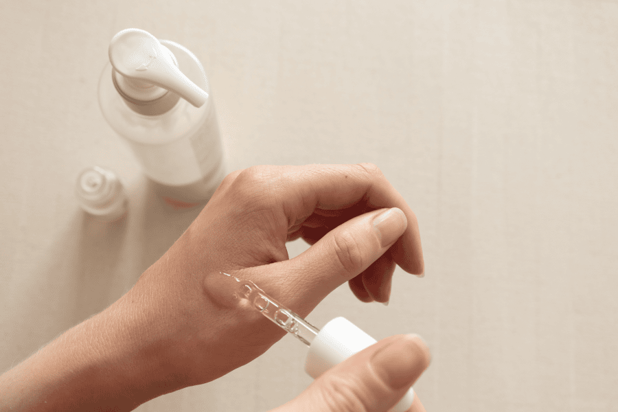 Peptide là gì trong mỹ phẩm? Giải pháp vàng trẻ hóa da 15 Cần kiếm tra độ phù hợp của Peptide trên tay trước khi thoa lên toàn mặt