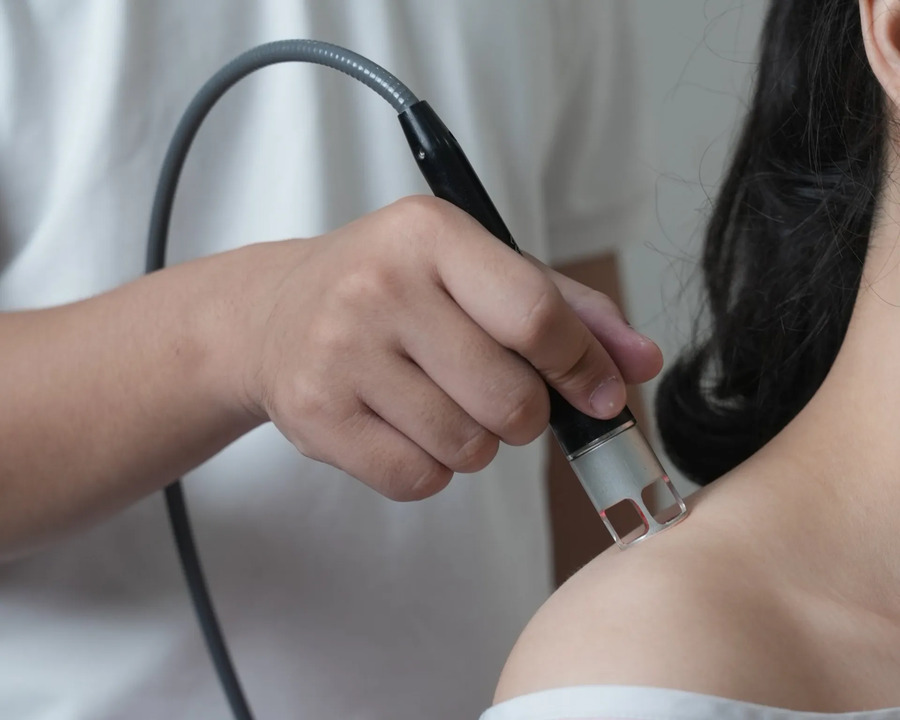 Trẻ hoá da cổ bằng Laser