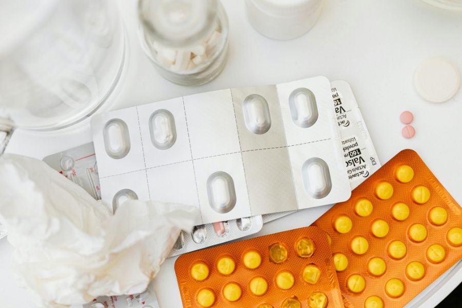 Tại sao bị mụn trứng cá đỏ Rosacea? Cách điều trị thế nào? 7 Điều trị toàn thân thường kết hợp với điều trị tại chỗ để tăng hiệu quả trị mụn trứng cá đỏ