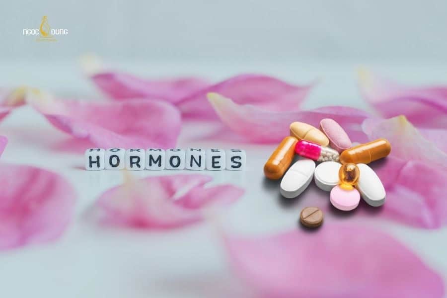 Bạn có thể giải quyết tình trạng ria mép con gái thông qua thuốc điều chỉnh hormone