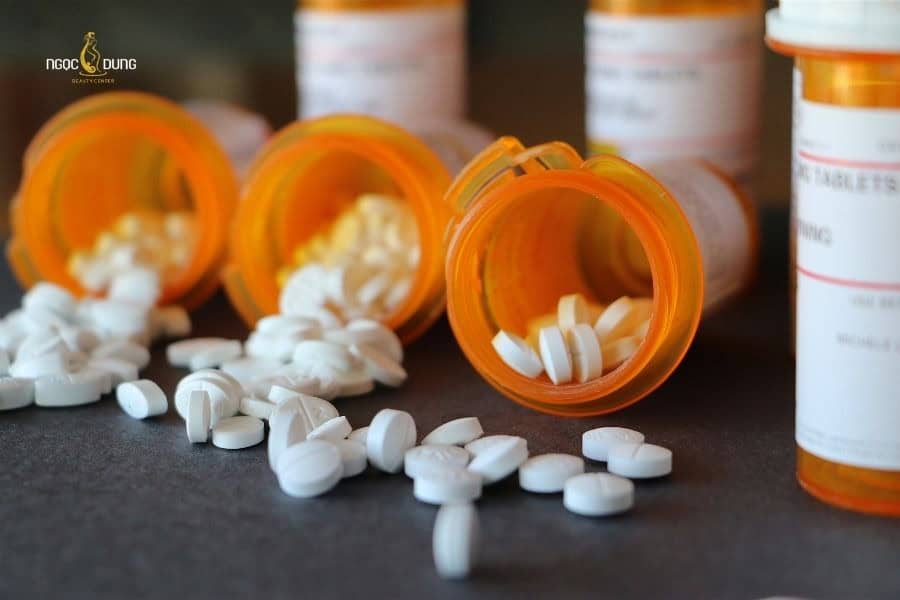 Dùng thuốc tác động đến nội tiết có thể làm mọc ria mép con gái