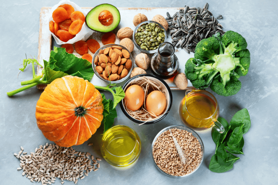 Nên xây dựng chế độ ăn uống khoa học để giúp da vùng mắt sáng dần theo thời gian