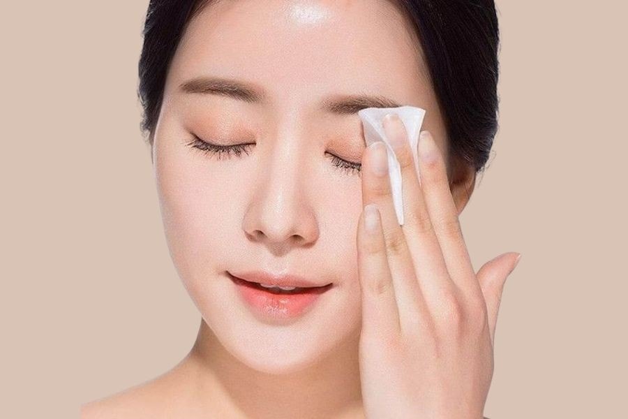 Đừng quên tẩy trang trước và sau khi vẽ chân mày