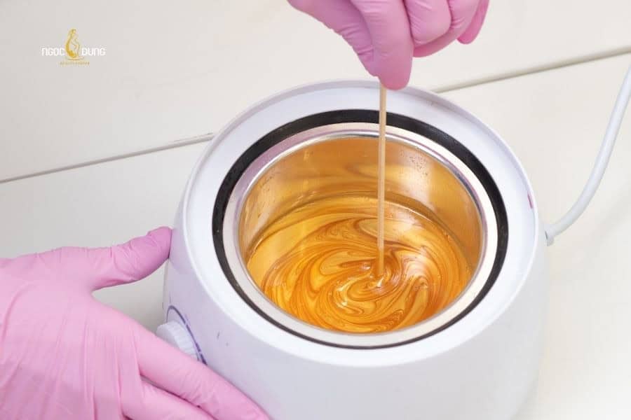 Bạn có thể cân nhắc waxing để làm lông vùng kín mọc lại chậm hơn