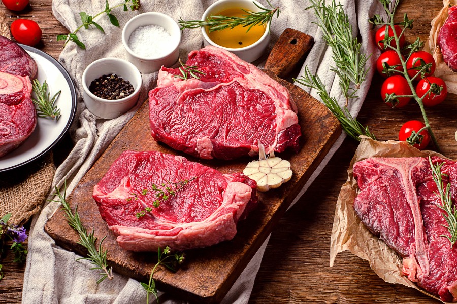 Viêm da cơ địa kiêng ăn gì? Hạn chế thịt đỏ, đặc biệt là thịt bò