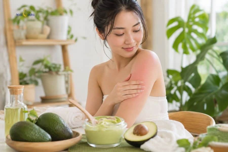 Bơ có thể tạo cảm giác dịu nhẹ, mềm da do cháy nắng khi dùng trong một số công thức chăm sóc da tại nhà