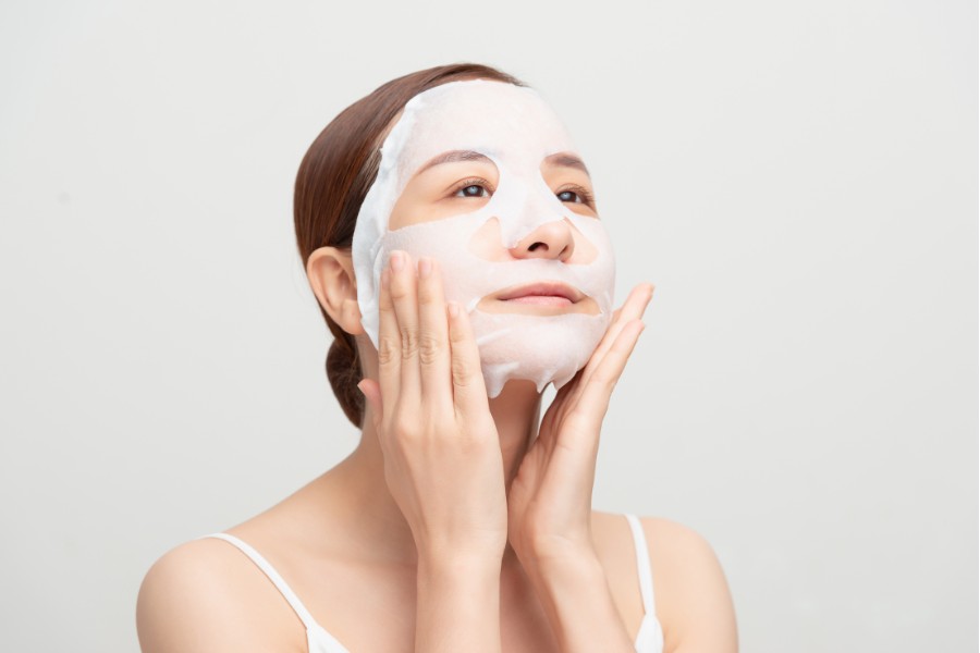 Đắp mặt nạ để tăng cường bổ sung dưỡng chất chăm sóc da hiệu quả