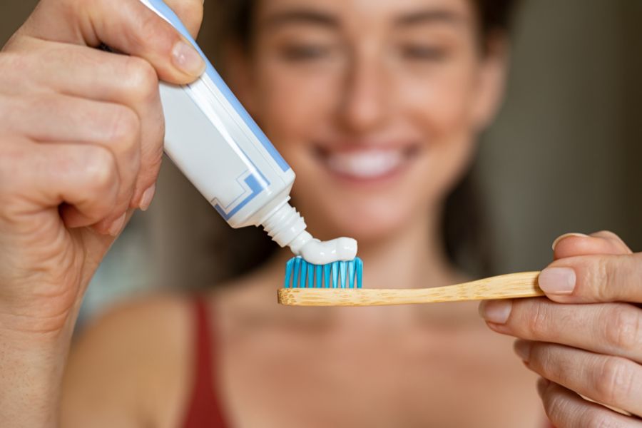 Cách làm môi đỏ tự nhiên bằng kem đánh răng không chỉ đơn giản mà còn tiết kiệm thời gian và chi phí