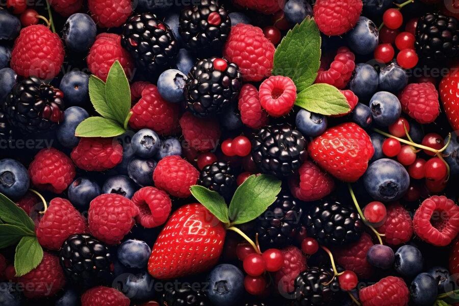 Bạn có thể ăn hoặc bôi quả mọng nghiền nhuyễn lên môi để cải thiện tình trạng thâm sạm