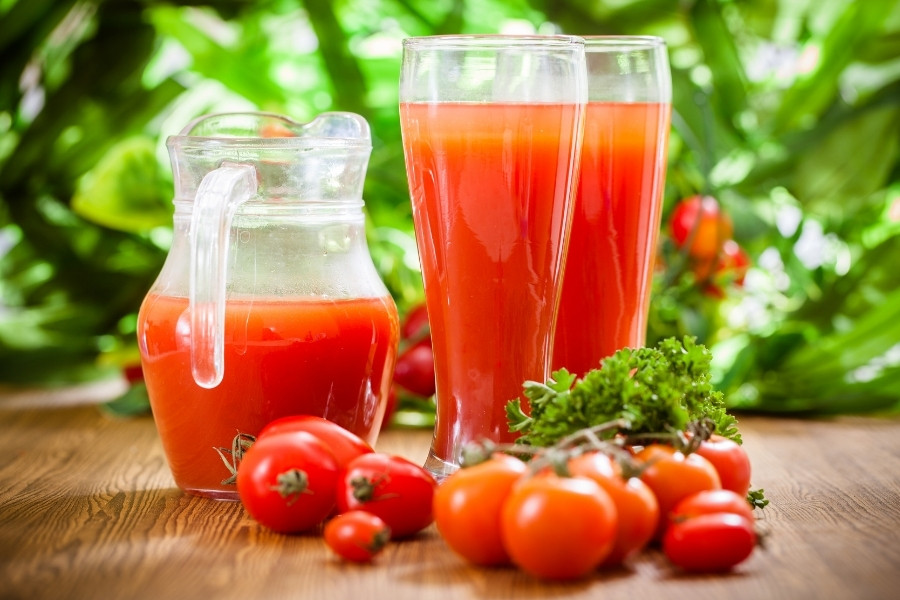 Sinh tố cà chua và lê giúp thanh lọc da từ sâu bên trong