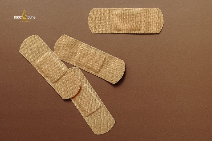 Tẩy nốt ruồi kiêng gì? Danh sách thực phẩm cần tránh 10 Nên thay băng vùng tẩy nốt ruồi thường xuyên để tránh nhiễm khuẩn