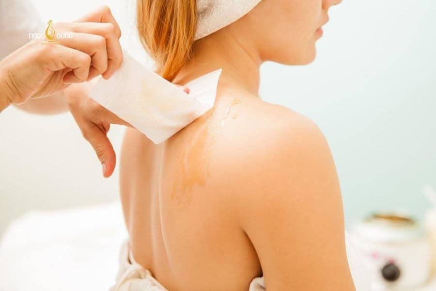 Wax lông lưng thường mang lại cảm giác đau ở  người có mật độ lông dày