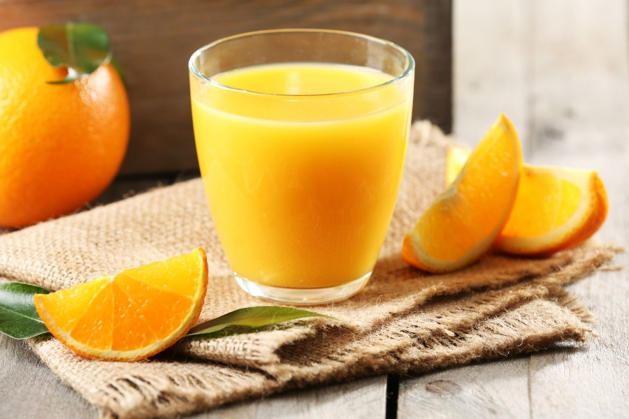 Sử dụng nước cam với liều lượng phù hợp để ngăn ngừa những rủi ro ảnh hưởng đến sức khỏe
