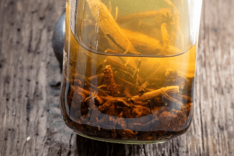 Thuốc rượu tái tạo da là dạng hỗn hợp tự pha nhưng không được Bộ Y Tế cấp phép ban hành