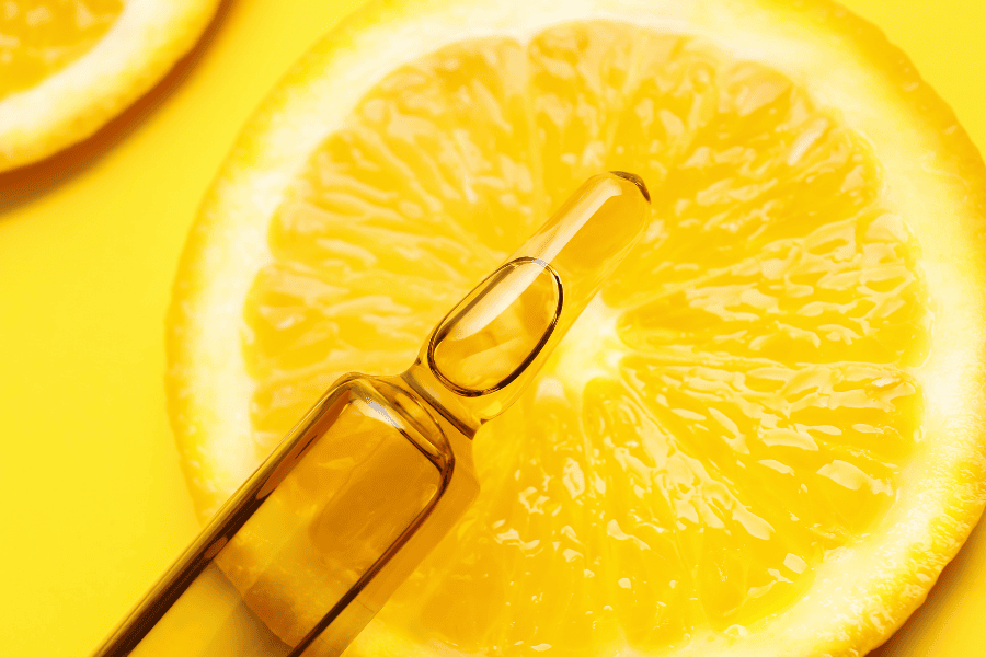 Ưu tiên thành phần lành tính như vitamin c để chăm sóc và giữ làn da mạnh khỏe