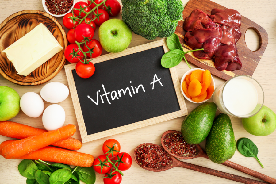 Vitamin A điều hòa quá trình tái tạo tế bào, làm mịn bề mặt da