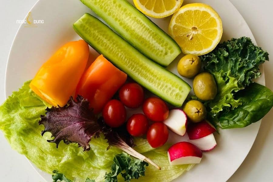 Rau xanh là thực phẩm bạn nên bổ sung hàng ngày để hỗ trợ thải độc và tái tạo da