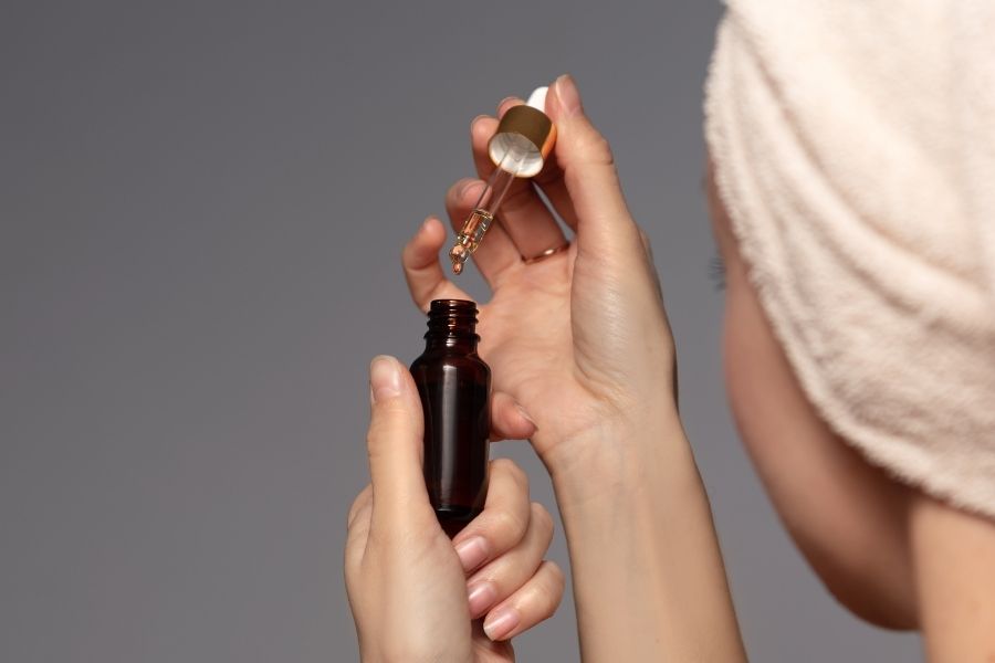 Da mặt đột nhiên nổi nhiều mụn: Nguyên nhân và cách trị 3 Chỉ nên chăm sóc da cơ bản khi da mặt đột nhiên nổi nhiều mụn