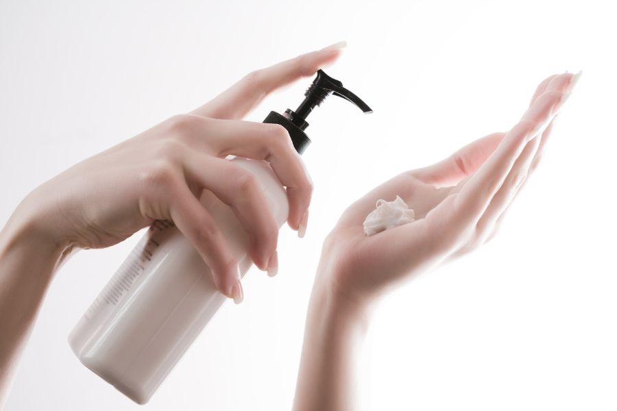 Lotion có các thành phần làm sáng da, chống lão hóa, giúp chăm sóc da toàn diện