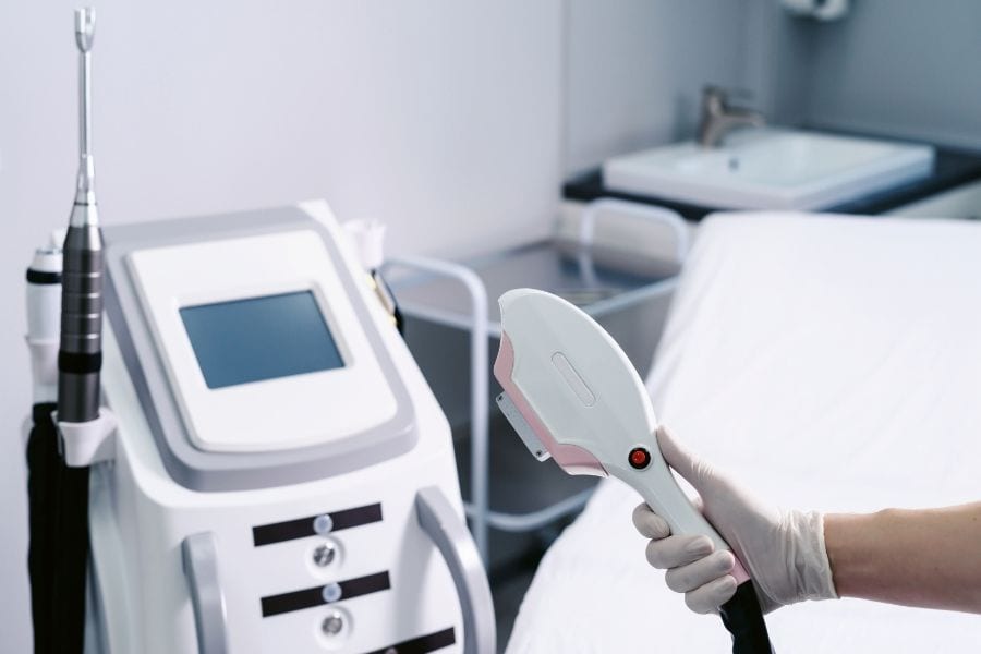 Triệt lông có hại gì không sẽ được giải đáp dễ dàng hơn nếu bạn biết mình có phù hợp với phương pháp này không