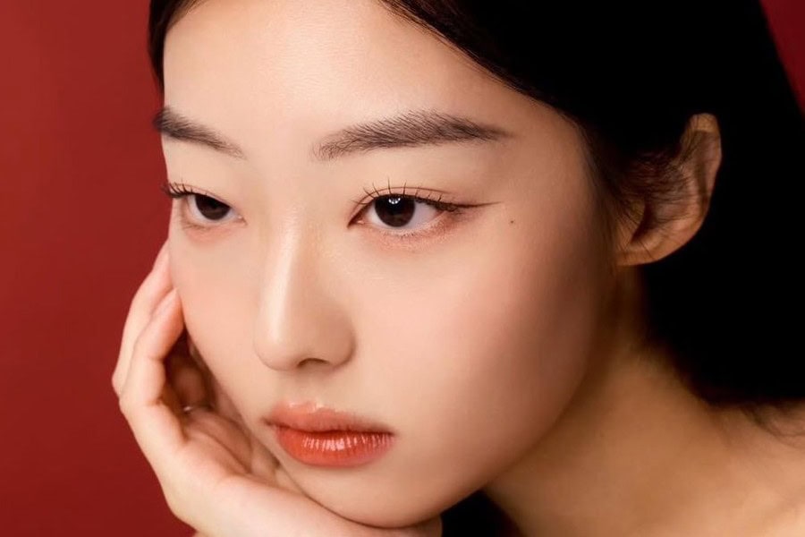Phun mí eyeliner là gì? Giá bao nhiêu? Có đau không? 5 Eyeliner dạng dạ lông phù hợp với nhiều đối tượng, từ người mới học đến người đã quen trang điểm