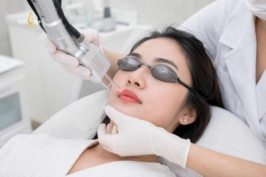 Khử thâm môi bằng sóng sinh học hiện đại