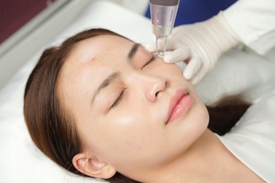 Ngọc Dung sử dụng công nghệ tiên tiến để xử lý tận gốc tình trạng thâm quầng mắt