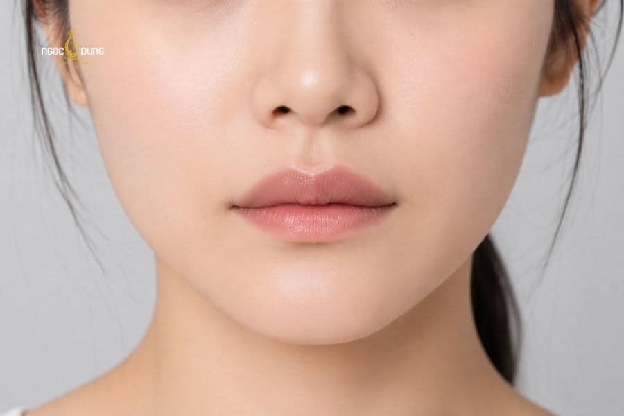 Tướng người môi mỏng tốt hay xấu? Vận mệnh nam và nữ 6 Người có môi trên dày môi dưới mỏng thường là người giàu tình cảm