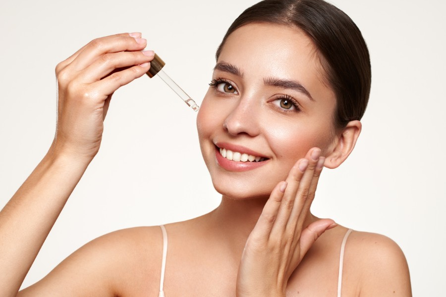 Serum B5 là dạng tinh chất cô đặc, sử dụng Panthenol làm hoạt chất trung tâm